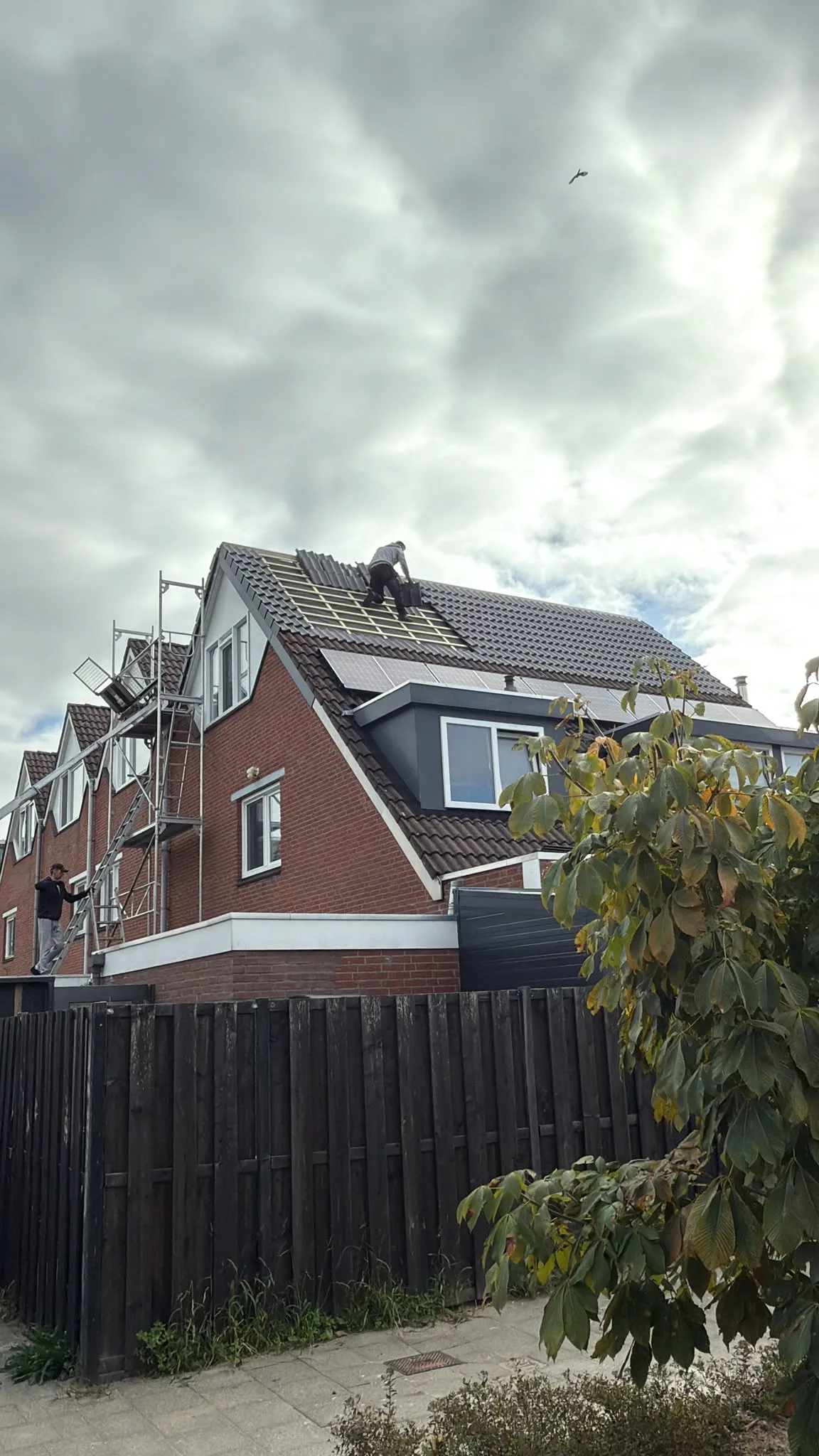 Gerenoveerd dak op bakstenen woning